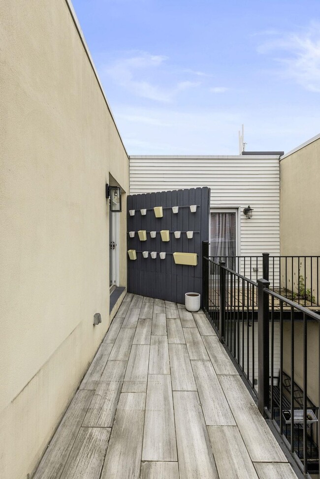 Building Photo - 318 Park Ave