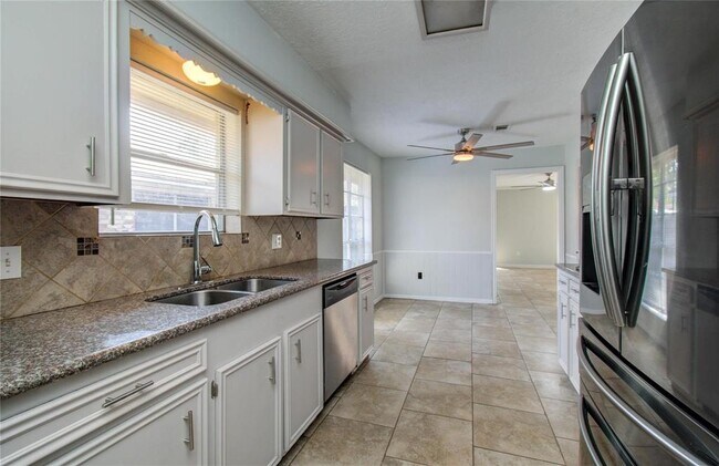 Building Photo - 3605 Kingsway Dr