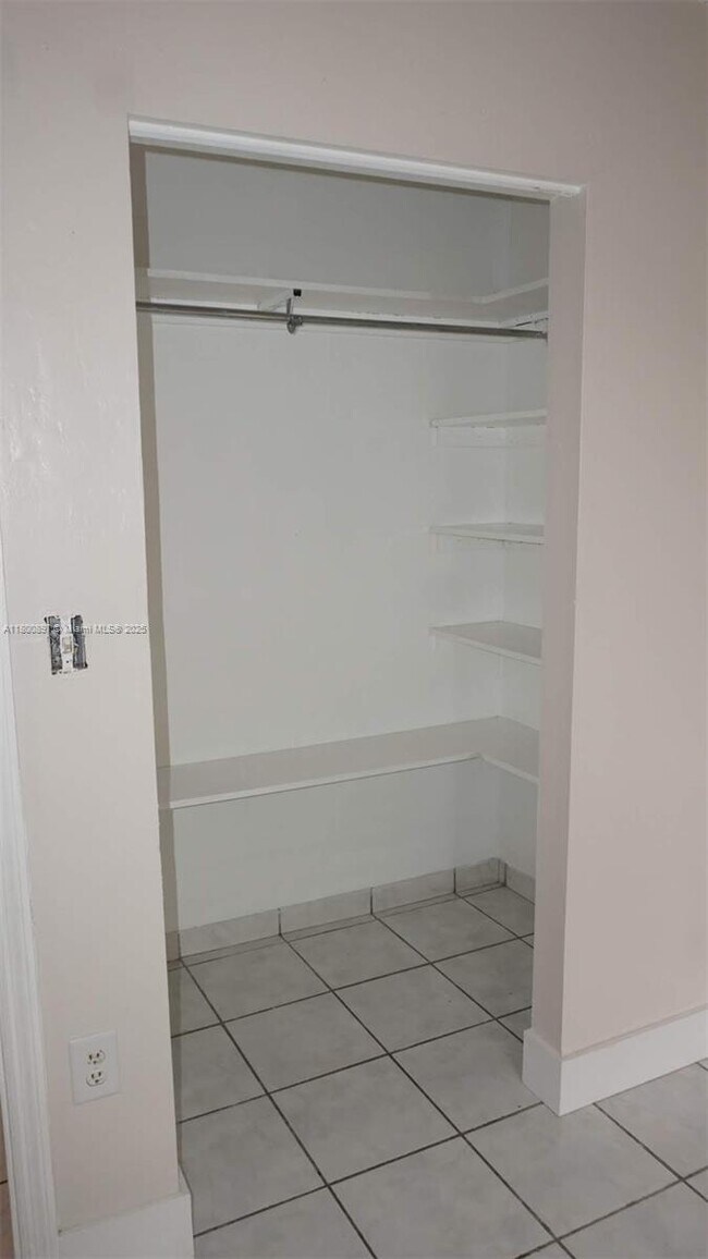 Building Photo - 4909 SW 144th Ct