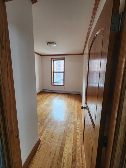 3rd bedroom - 13259 Maple Ave