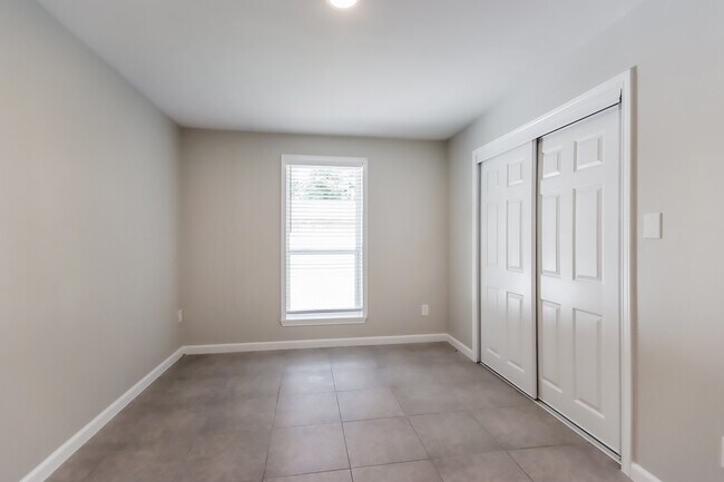 Building Photo - 24518 Pine Canyon Dr
