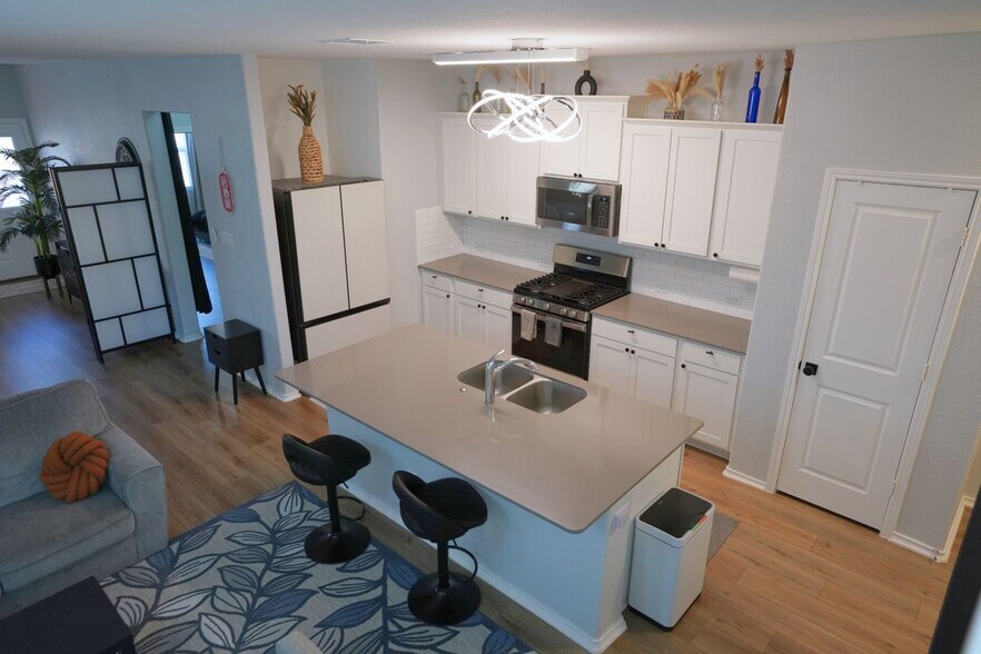 Building Photo - 8014 Purple Aster Pass