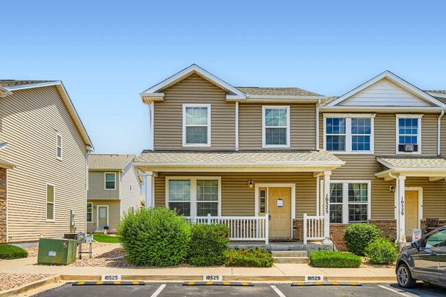 Building Photo - Fountain Townhome
