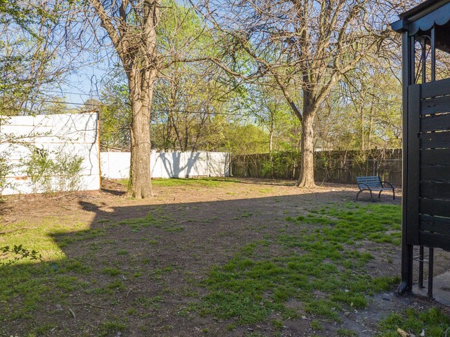 Building Photo - Freshly Updated 3 Bedroom Home
