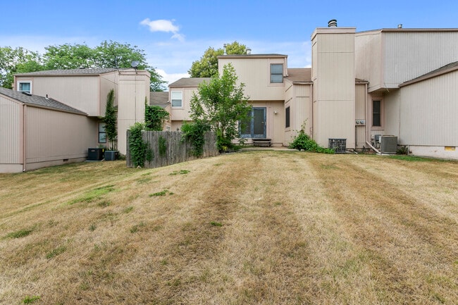 Building Photo - 561 NW Valleybrook Rd