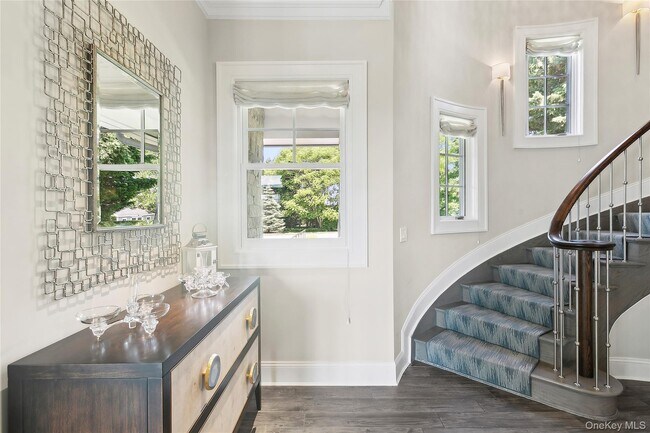 Building Photo - 61A S Bay Ave