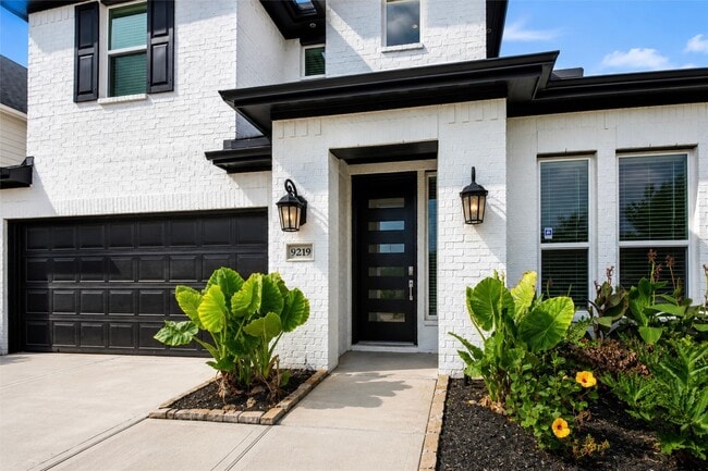 Building Photo - 9219 Edgeberry Dr