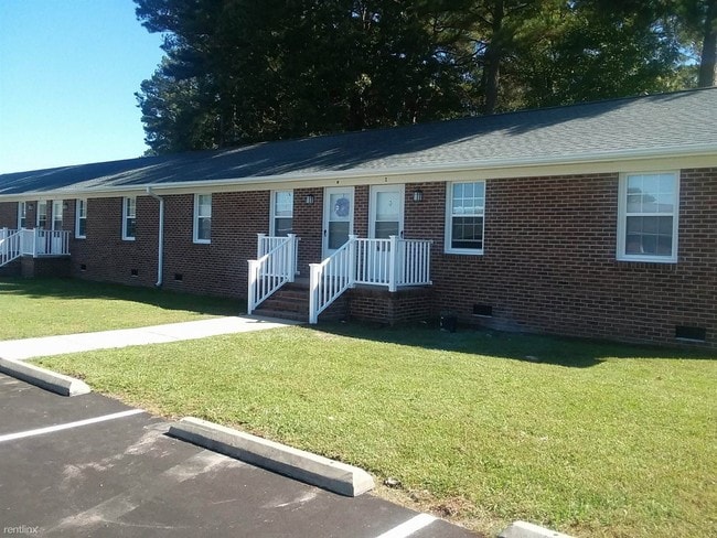 Building Photo - 716 Starling Way