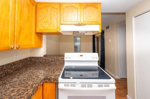 Building Photo - Two Weeks FREE Chula Vista Townhome 2 Bed 1 Bath with assigned parking, Refreshed w/prime amenities.