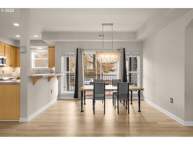 Building Photo - Beautiful Newly Renovated Spacious 3 Bedroom Home!
