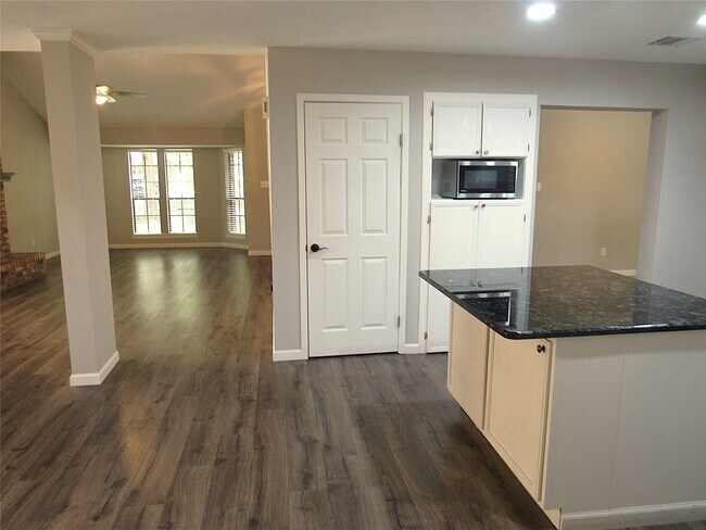 Building Photo - 3311 Golden Willow Dr
