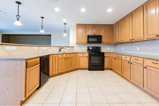 Building Photo - 2019 Woodway Dr