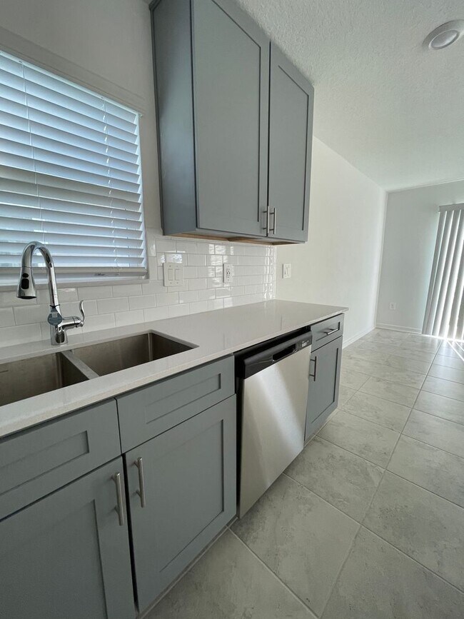 Building Photo - BEAUTIFUL BRAND NEW 2022 Home in the new S...