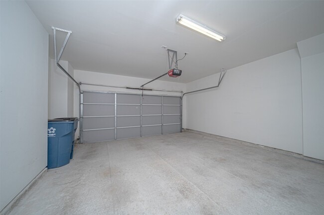 Building Photo - 3726 Main Poplar Dr