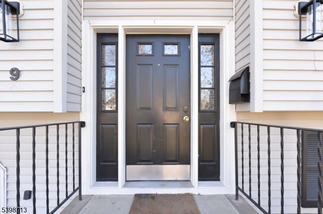 Building Photo - 9 Bergen St