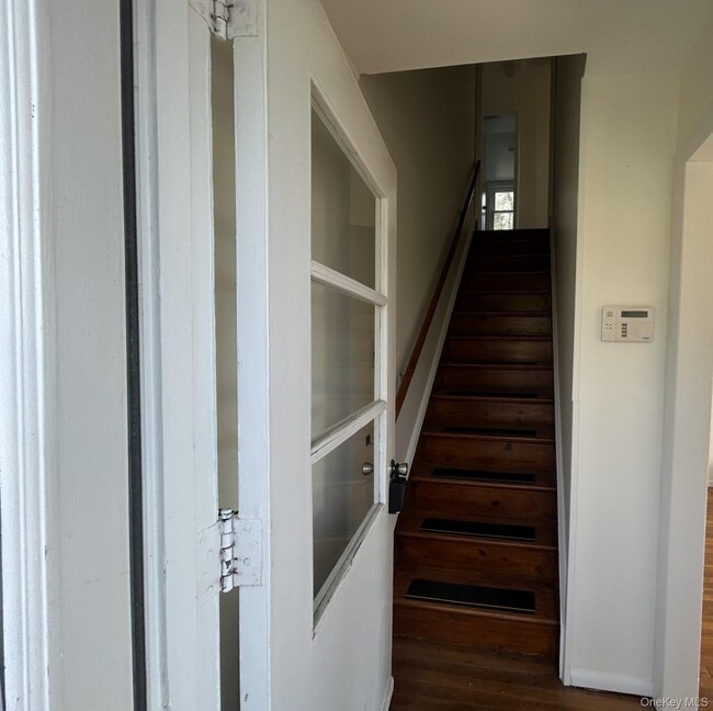 Building Photo - 8 Ridge St