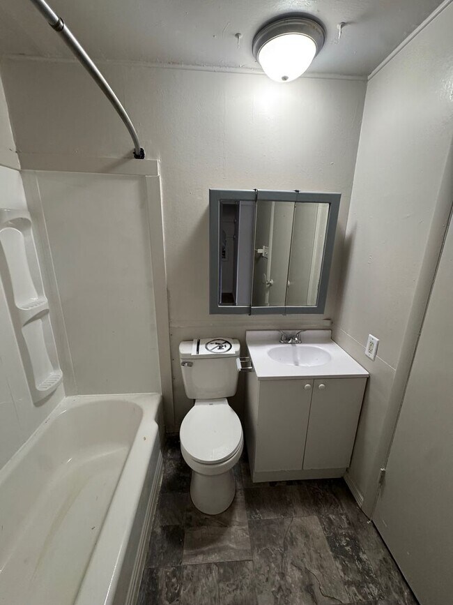 Building Photo - 1008 Reed Rd