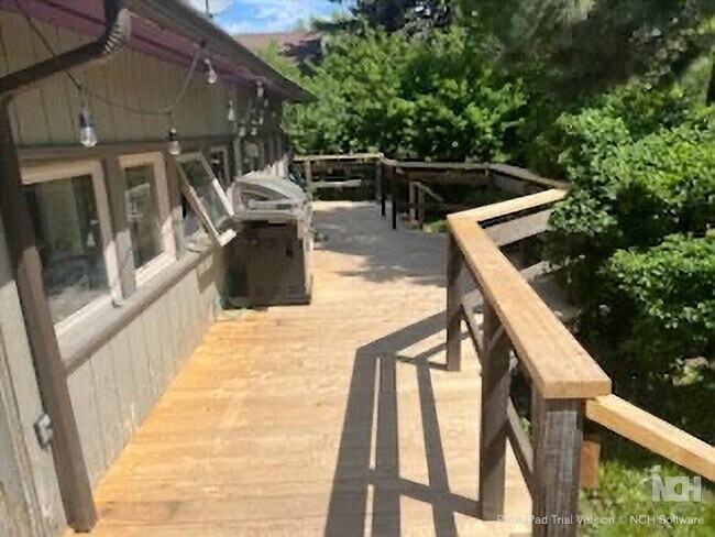 Building Photo - 407 S 10th Ave