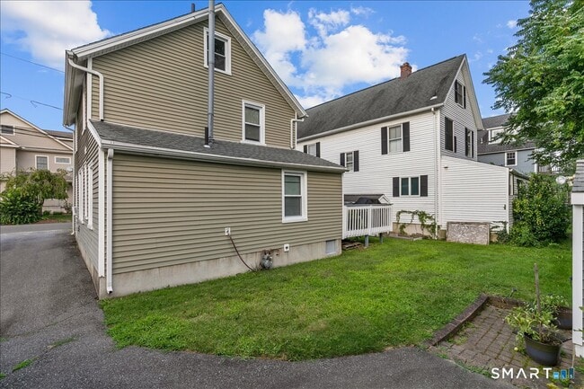 Building Photo - 17 Clinton St