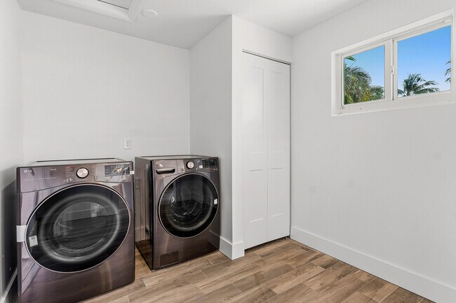 Building Photo - 1254 SW 4th Ct