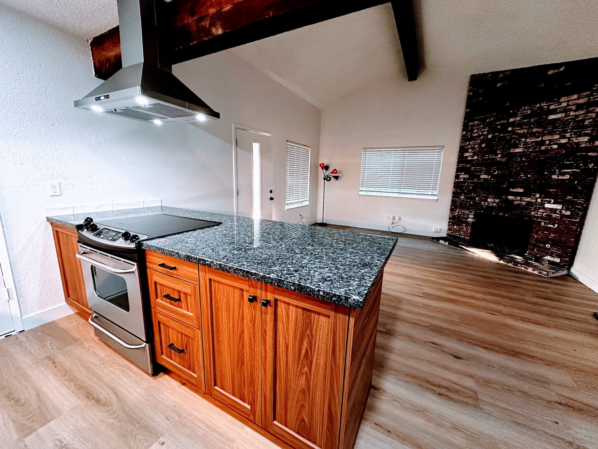 Kitchen - 3401 Egmont Way