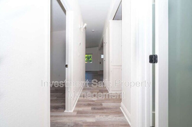 Building Photo - 346 Inkopah St