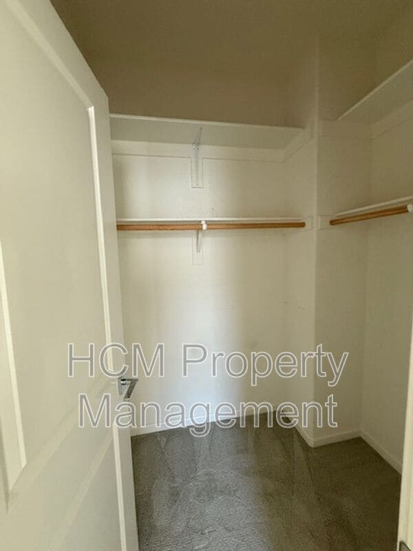 Building Photo - 804 El Paseo