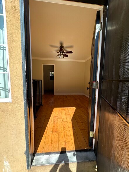 Primary Photo - 904 N Normandie Ave