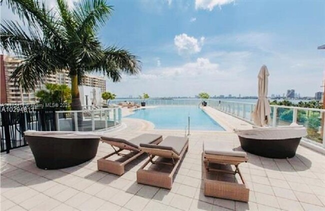 Building Photo - 2020 N Bayshore Dr