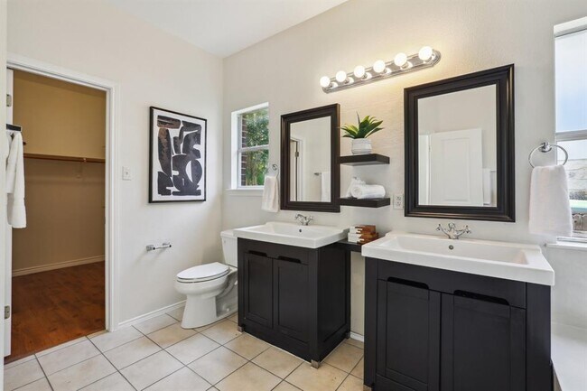 Building Photo - 2807 Glenwood Trail