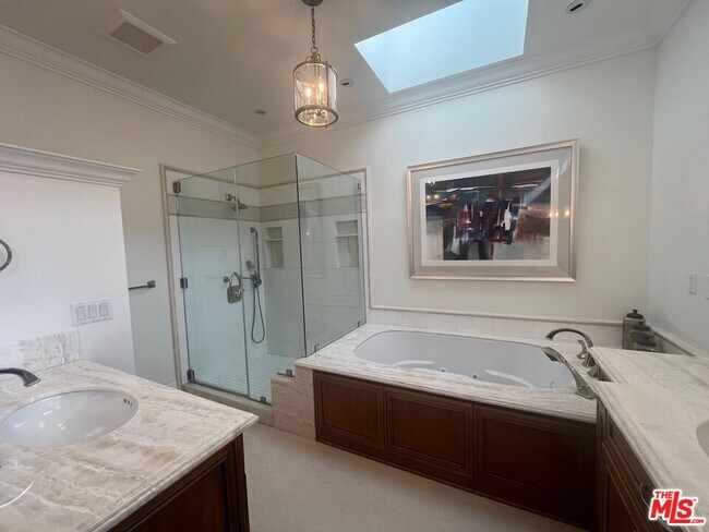 Building Photo - 1419 Avenida de Cortez