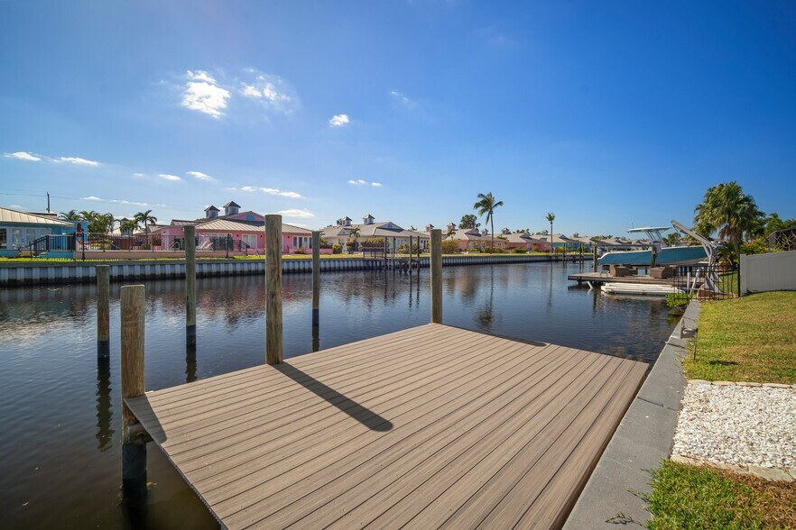 Building Photo - 910 Spindle Palm Way