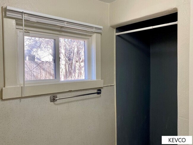 Building Photo - 821 W Myrtle St