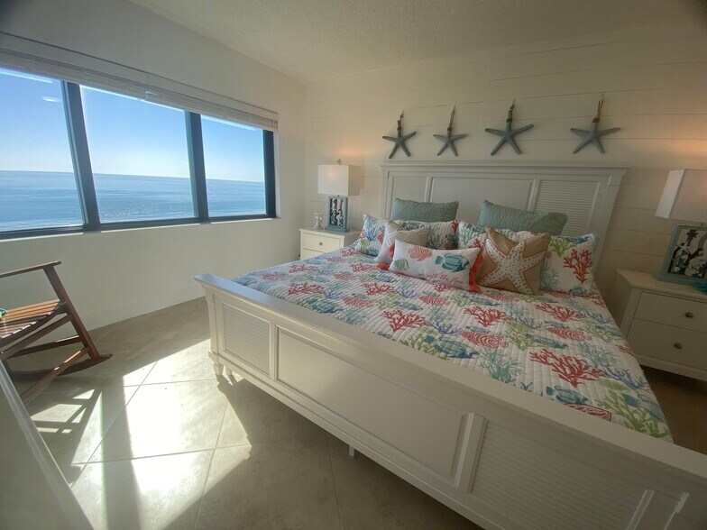 Building Photo - 10102 S Ocean Dr