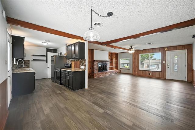 Building Photo - 302 Young Dr