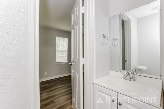 Building Photo - 3 BR/1BA | Newly Renovated Single Family Home |  1-Car Covered Parking | Backyard!