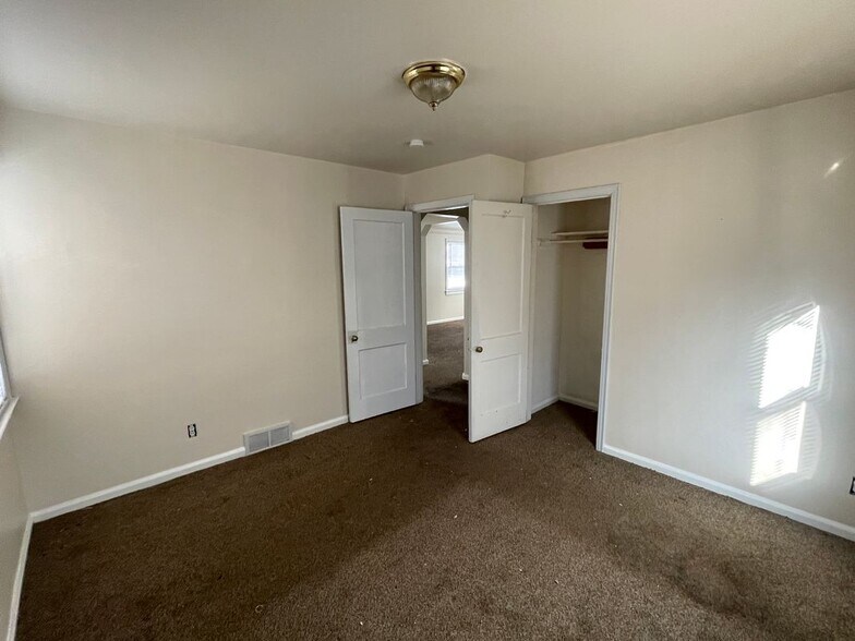 Building Photo - 4531 Woodward St