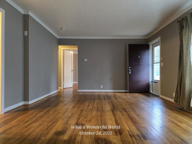 Building Photo - 583 Delmar Dr N