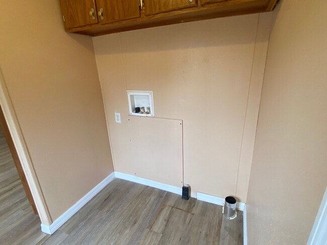 Building Photo - Newly renovated 3 Bedroom, 2 Bath home in ...