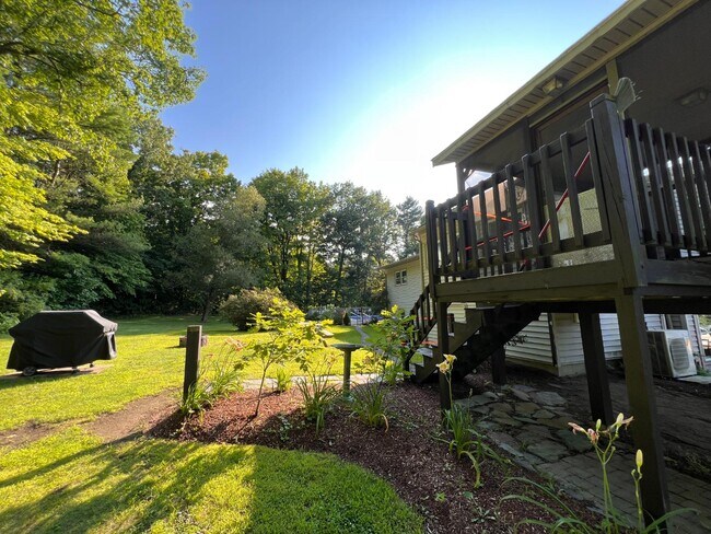 Building Photo - 67 Suncrest Terrace