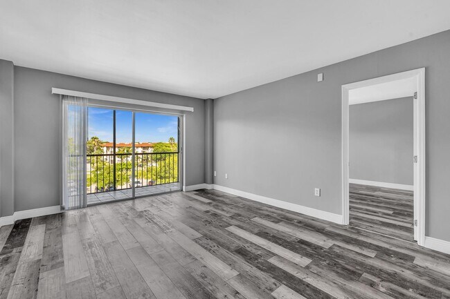 Building Photo - 4158 Inverrary Dr