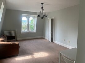 Building Photo - 1108 W 4th St