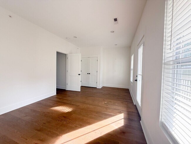 Building Photo - 4-Bedroom HOA Home with Pool Access Near Downtown Cookeville