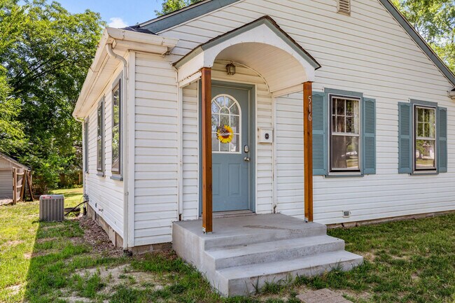 Building Photo - 516 Cherry St