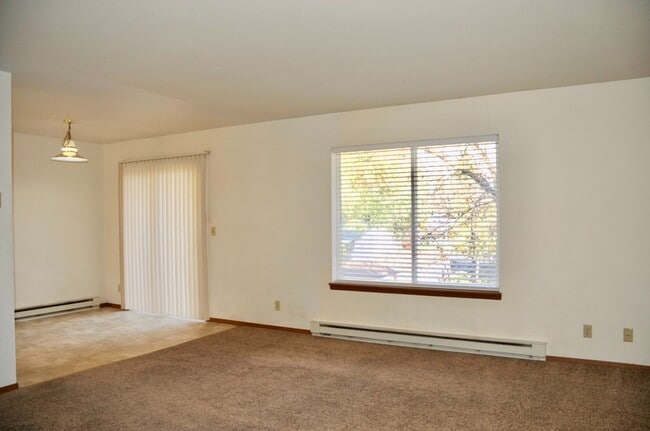 Building Photo - 2nd Floor Unit- Hayden Apts- 2 bed 1 bath
