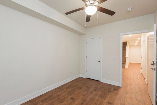 Building Photo - 1405 N Sydenham St