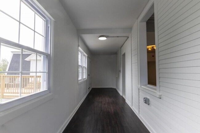 Building Photo - 713 Locust St
