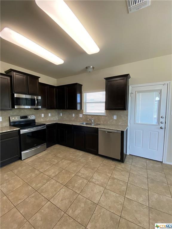 Building Photo - 400 Stonewall Ridge