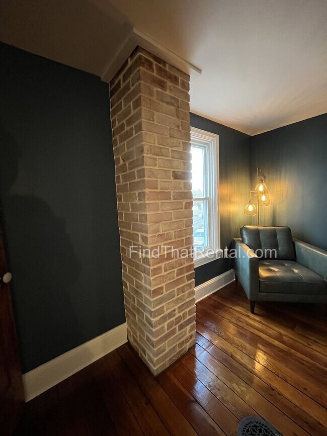 Building Photo - Downtown Carlisle Beautifully Renovated Pe...