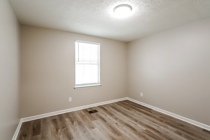 Building Photo - 105 Bradford Cir